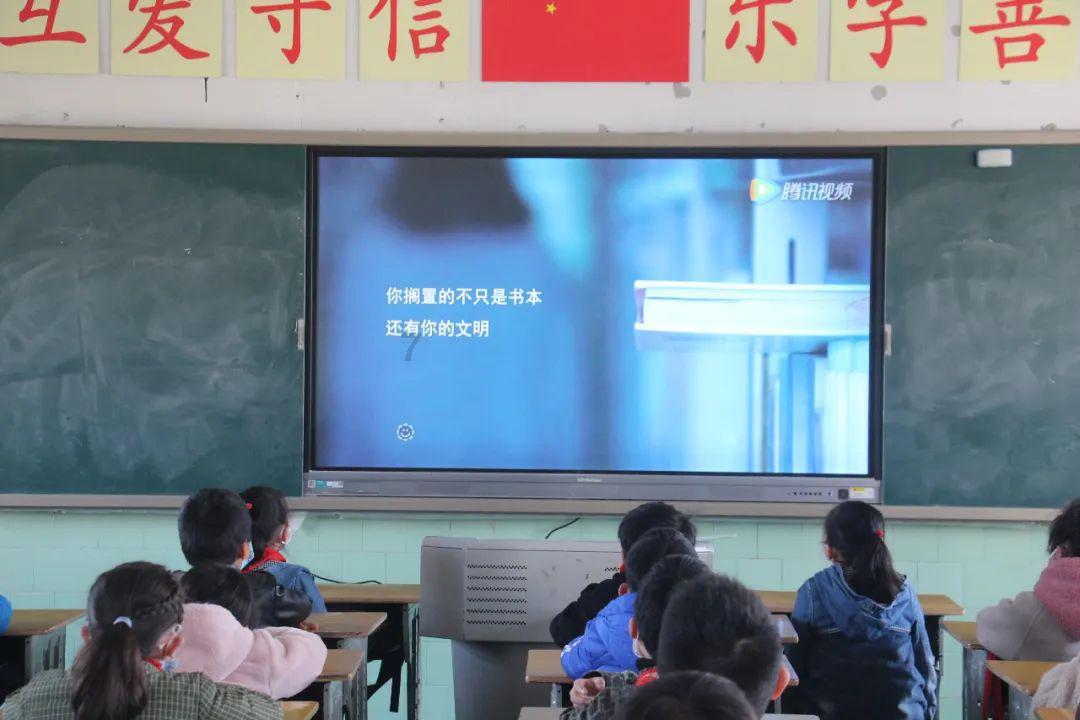 那个给陶喆打两次0分，骂哭张韶涵的人，后来怎么样了？